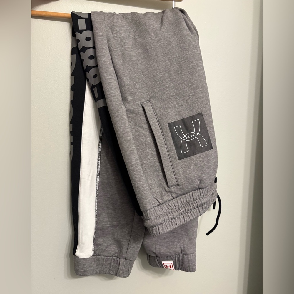 Under Armour Mens Gray Jogger Sweats